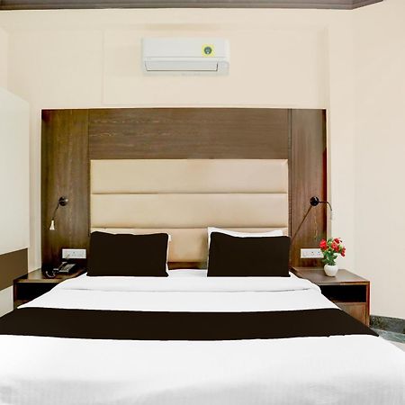 Super Townhouse Sushant Lok Phase 1 Formerly Hotel Neven Gurgaon Dış mekan fotoğraf