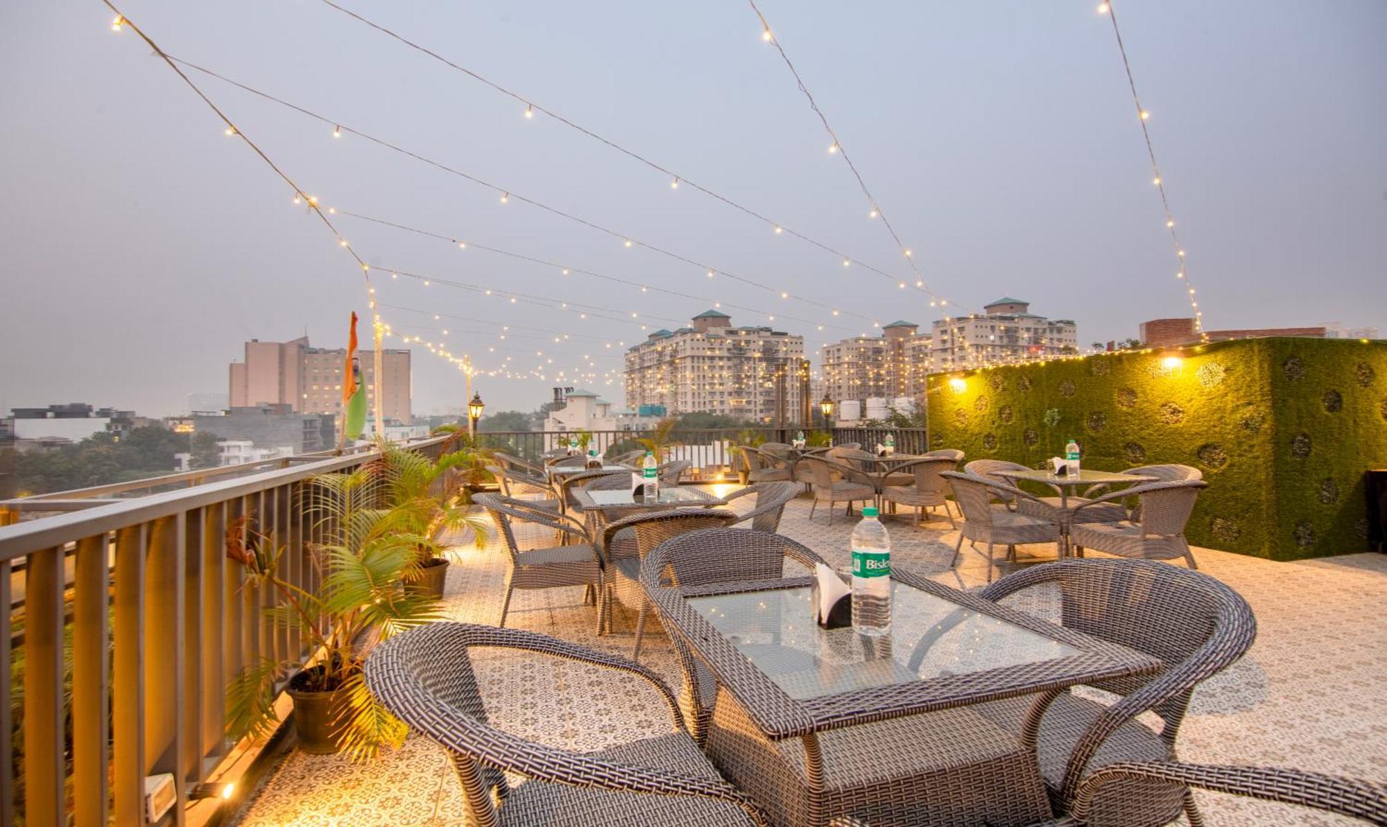 Super Townhouse Sushant Lok Phase 1 Formerly Hotel Neven Gurgaon Dış mekan fotoğraf