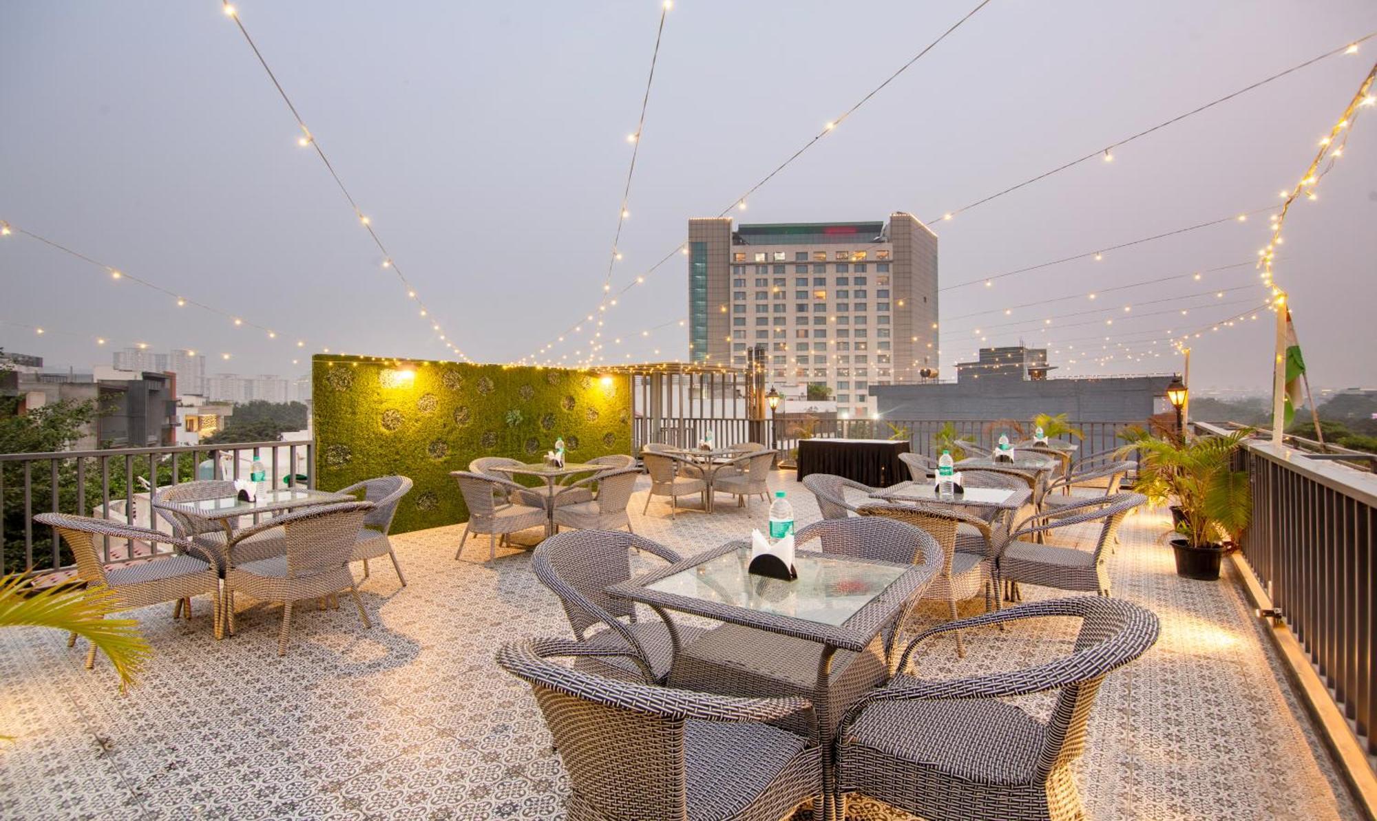 Super Townhouse Sushant Lok Phase 1 Formerly Hotel Neven Gurgaon Dış mekan fotoğraf