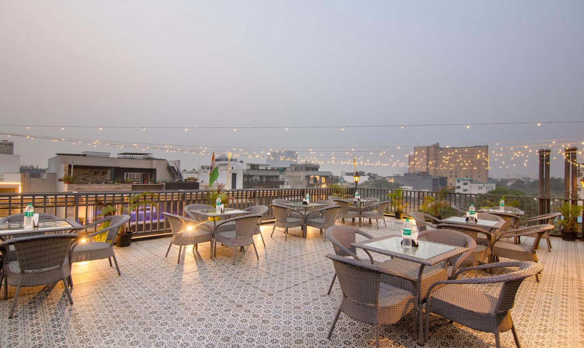 Super Townhouse Sushant Lok Phase 1 Formerly Hotel Neven Gurgaon Dış mekan fotoğraf