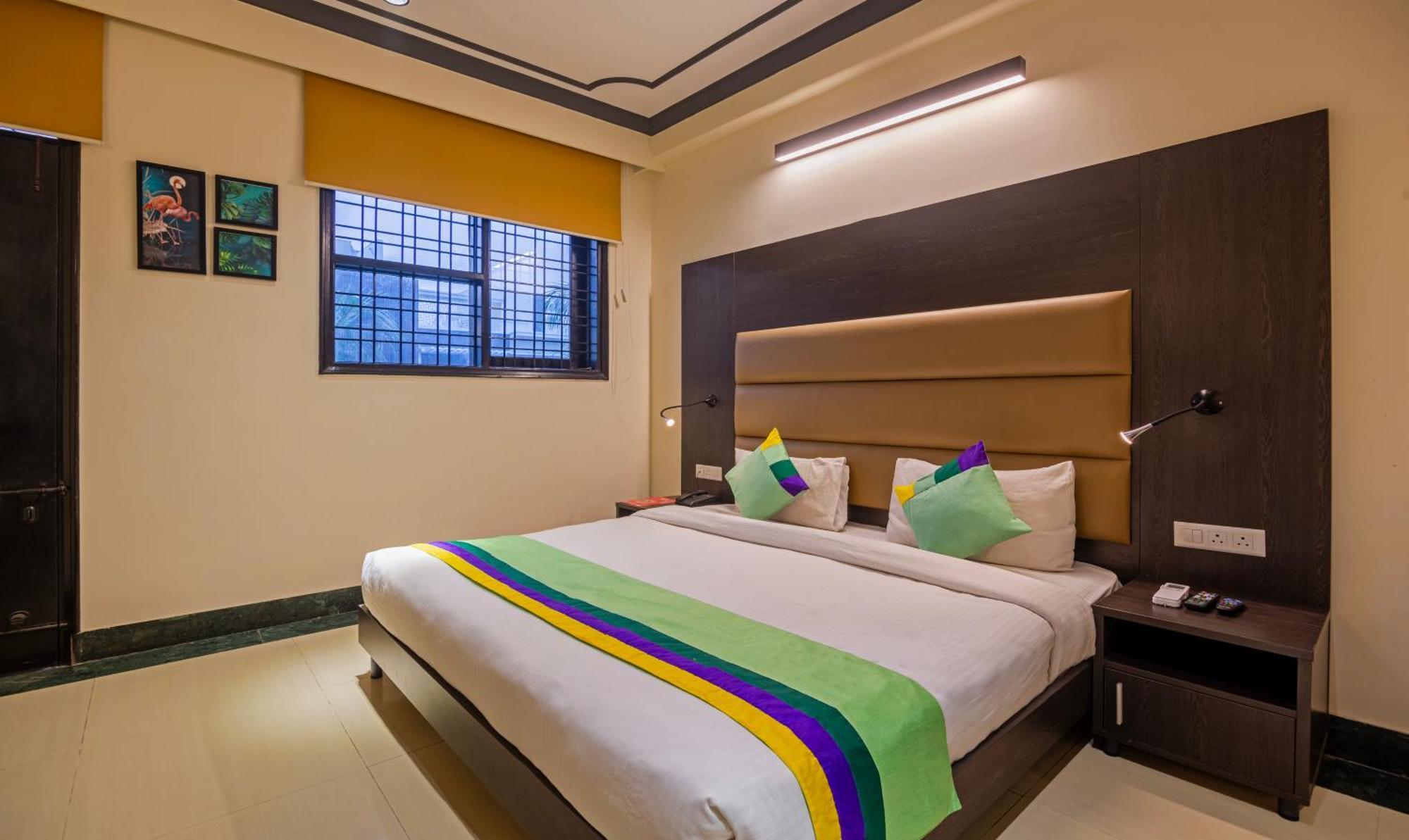 Super Townhouse Sushant Lok Phase 1 Formerly Hotel Neven Gurgaon Dış mekan fotoğraf