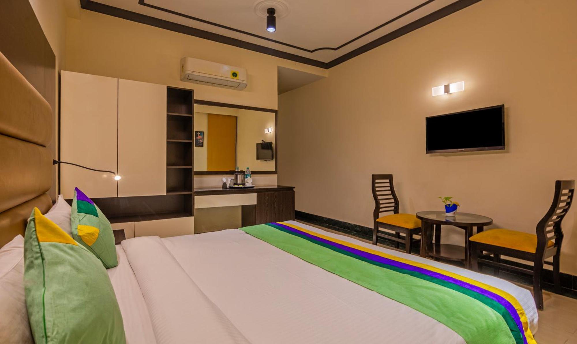 Super Townhouse Sushant Lok Phase 1 Formerly Hotel Neven Gurgaon Dış mekan fotoğraf
