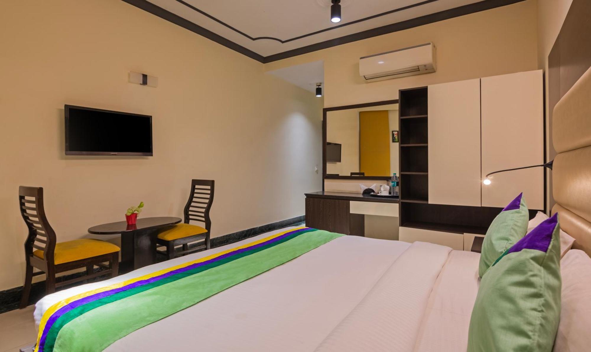 Super Townhouse Sushant Lok Phase 1 Formerly Hotel Neven Gurgaon Dış mekan fotoğraf