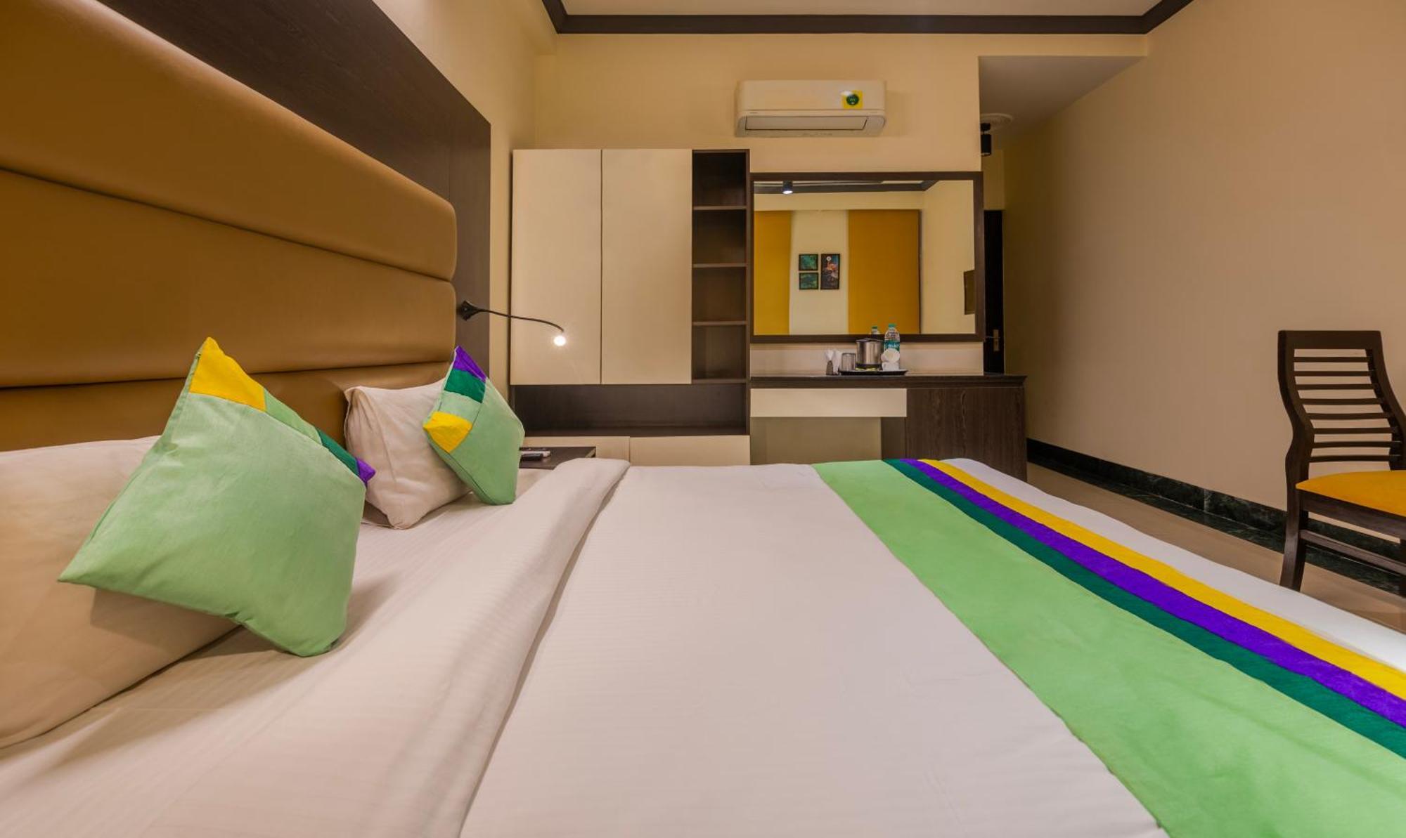Super Townhouse Sushant Lok Phase 1 Formerly Hotel Neven Gurgaon Dış mekan fotoğraf