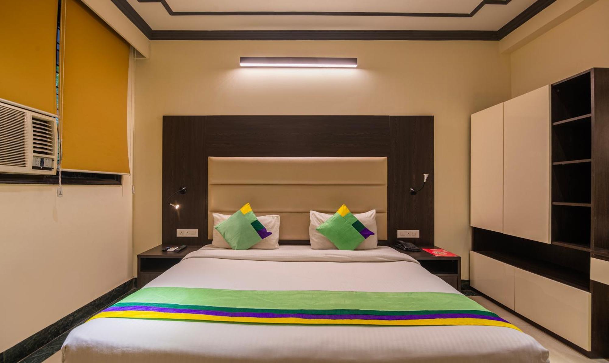 Super Townhouse Sushant Lok Phase 1 Formerly Hotel Neven Gurgaon Dış mekan fotoğraf