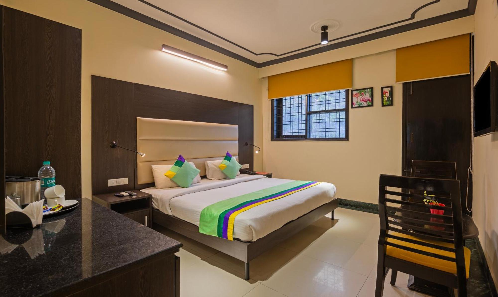 Super Townhouse Sushant Lok Phase 1 Formerly Hotel Neven Gurgaon Dış mekan fotoğraf