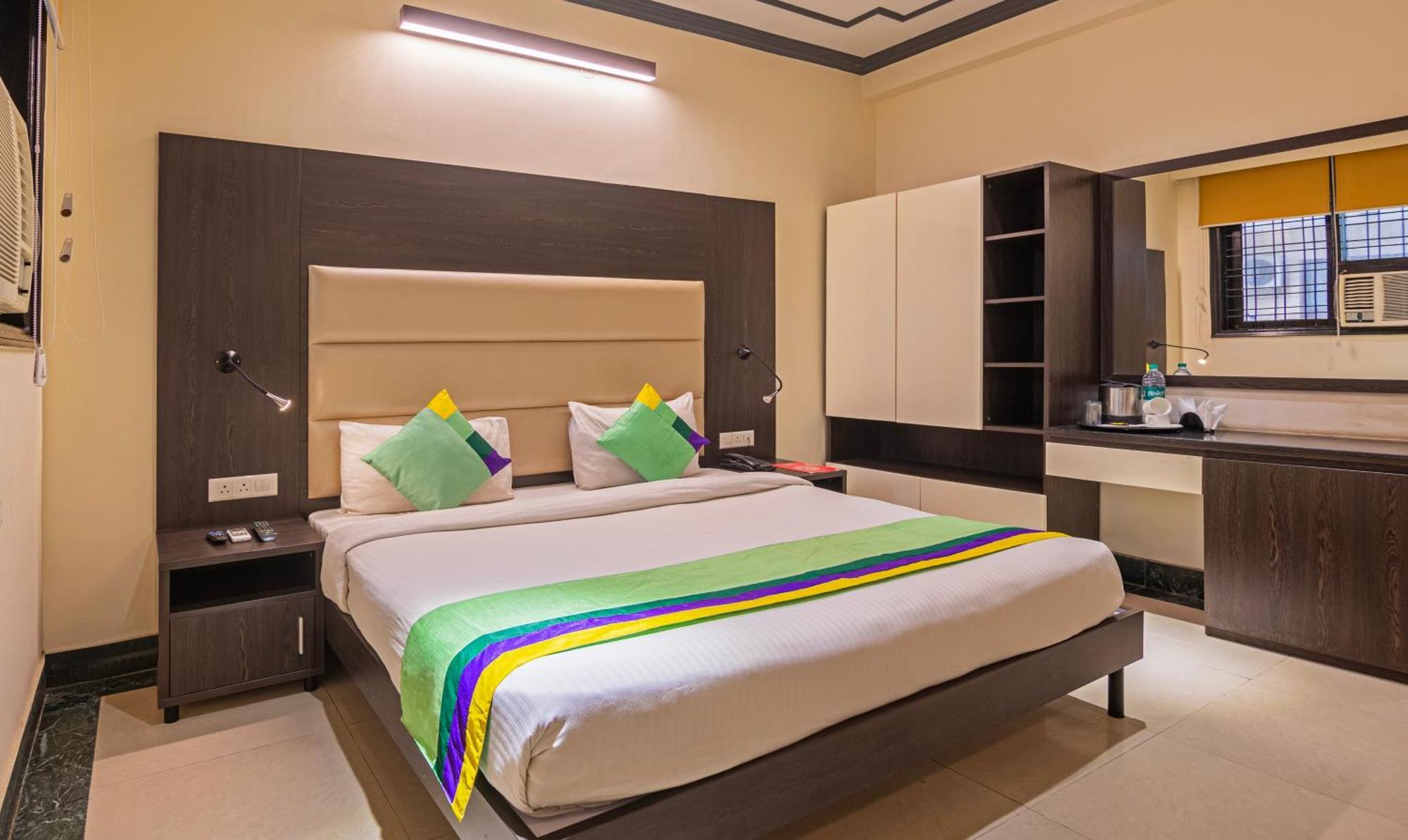 Super Townhouse Sushant Lok Phase 1 Formerly Hotel Neven Gurgaon Dış mekan fotoğraf