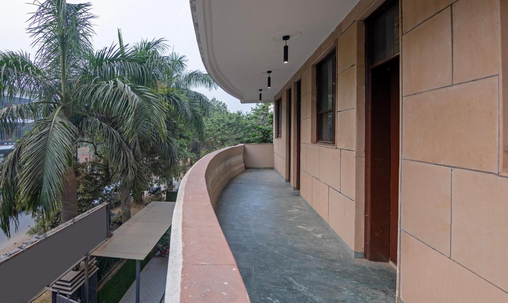 Super Townhouse Sushant Lok Phase 1 Formerly Hotel Neven Gurgaon Dış mekan fotoğraf