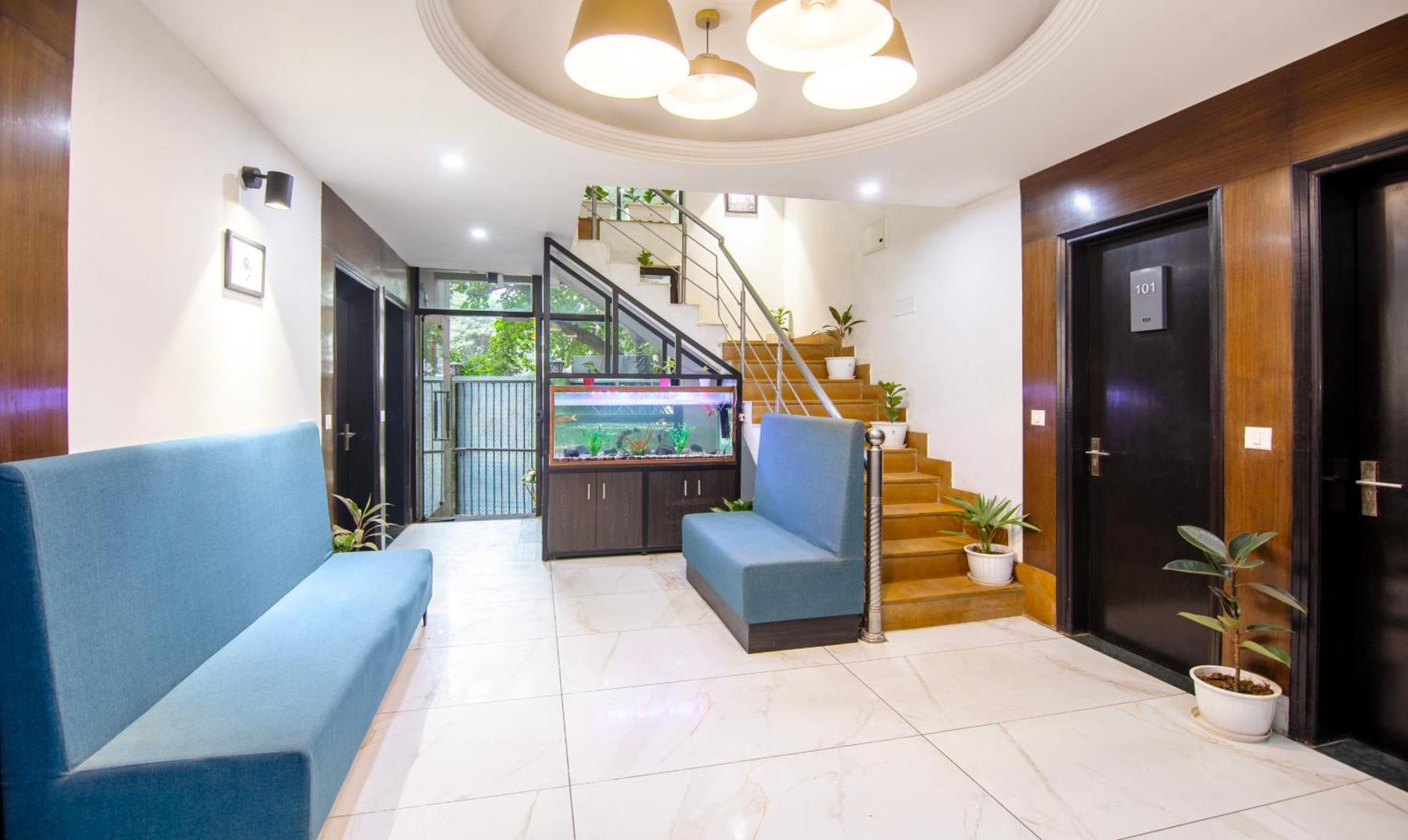 Super Townhouse Sushant Lok Phase 1 Formerly Hotel Neven Gurgaon Dış mekan fotoğraf