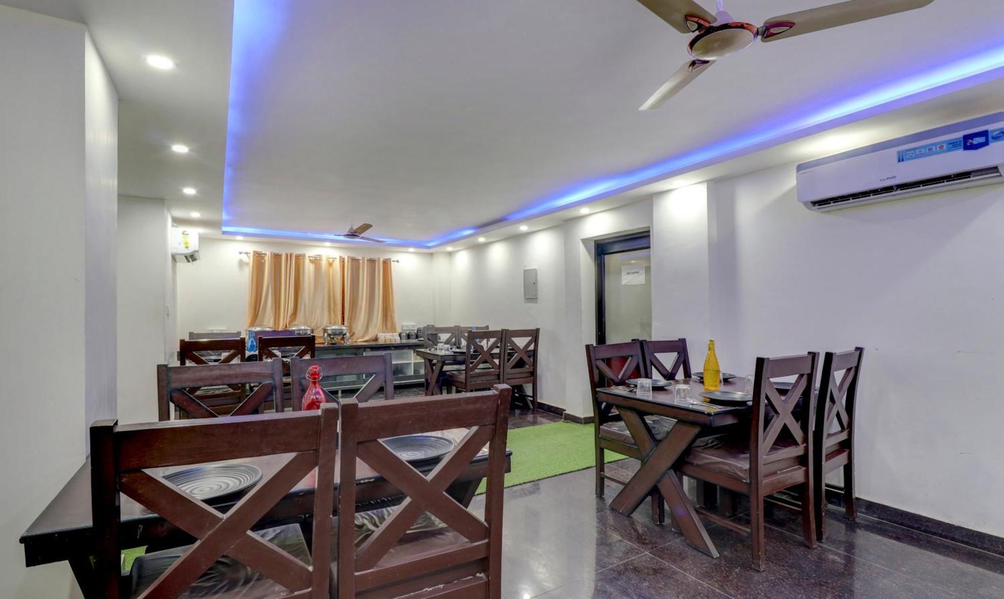 Super Townhouse Sushant Lok Phase 1 Formerly Hotel Neven Gurgaon Dış mekan fotoğraf