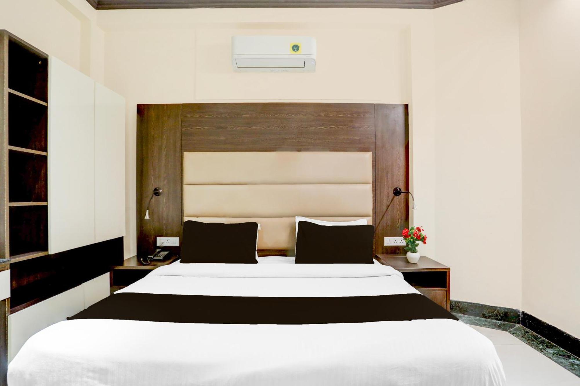 Super Townhouse Sushant Lok Phase 1 Formerly Hotel Neven Gurgaon Dış mekan fotoğraf