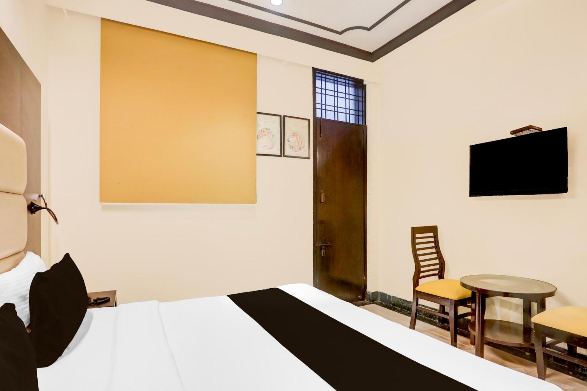 Super Townhouse Sushant Lok Phase 1 Formerly Hotel Neven Gurgaon Dış mekan fotoğraf