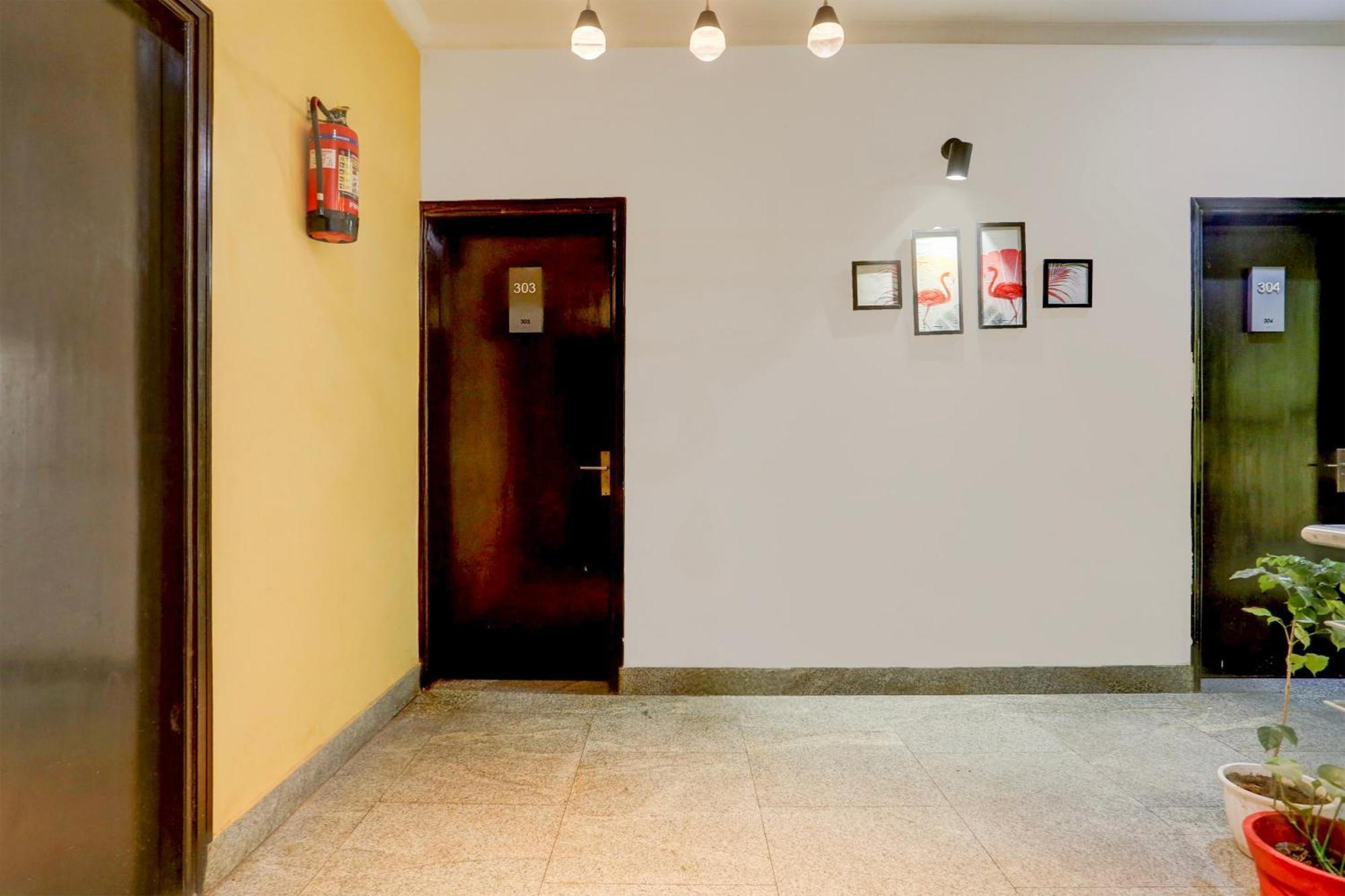 Super Townhouse Sushant Lok Phase 1 Formerly Hotel Neven Gurgaon Dış mekan fotoğraf