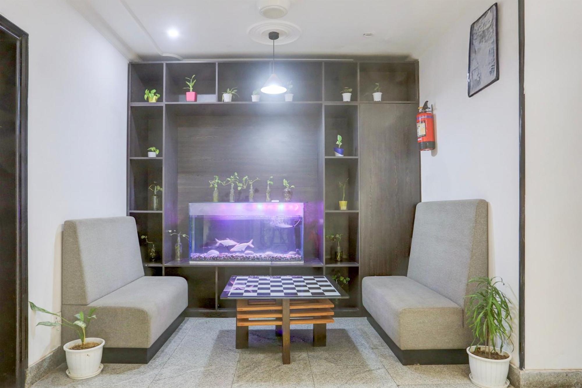 Super Townhouse Sushant Lok Phase 1 Formerly Hotel Neven Gurgaon Dış mekan fotoğraf