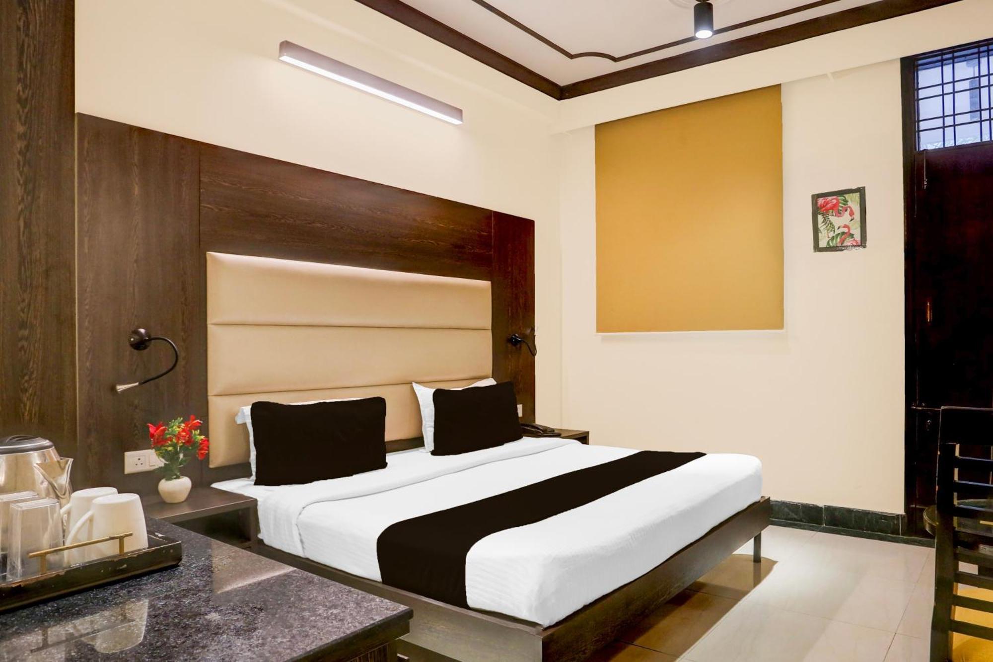 Super Townhouse Sushant Lok Phase 1 Formerly Hotel Neven Gurgaon Dış mekan fotoğraf