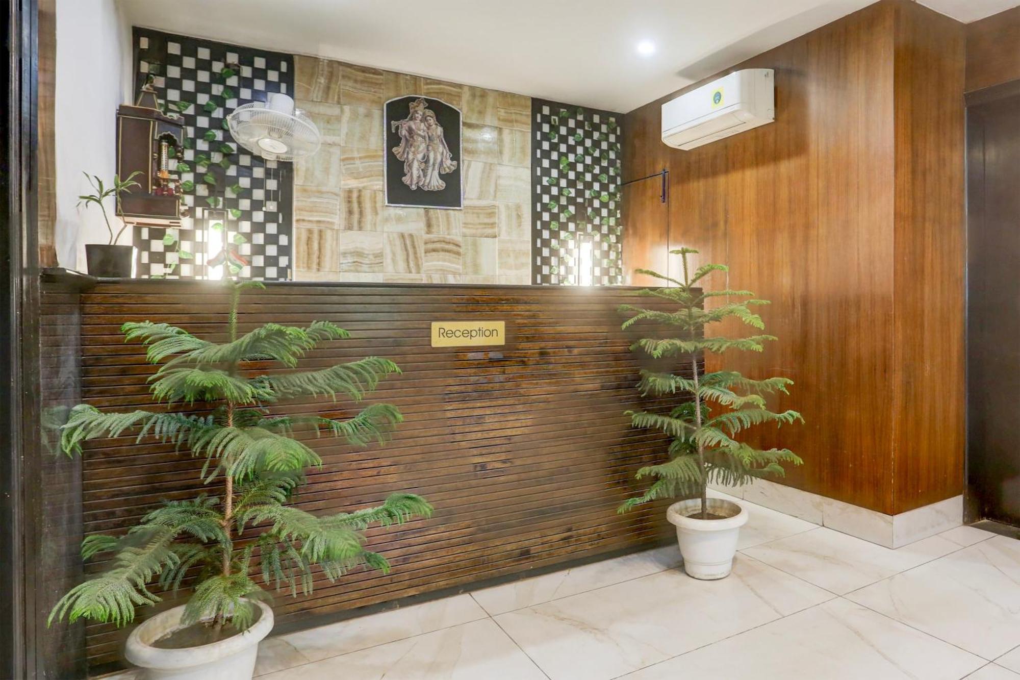 Super Townhouse Sushant Lok Phase 1 Formerly Hotel Neven Gurgaon Dış mekan fotoğraf