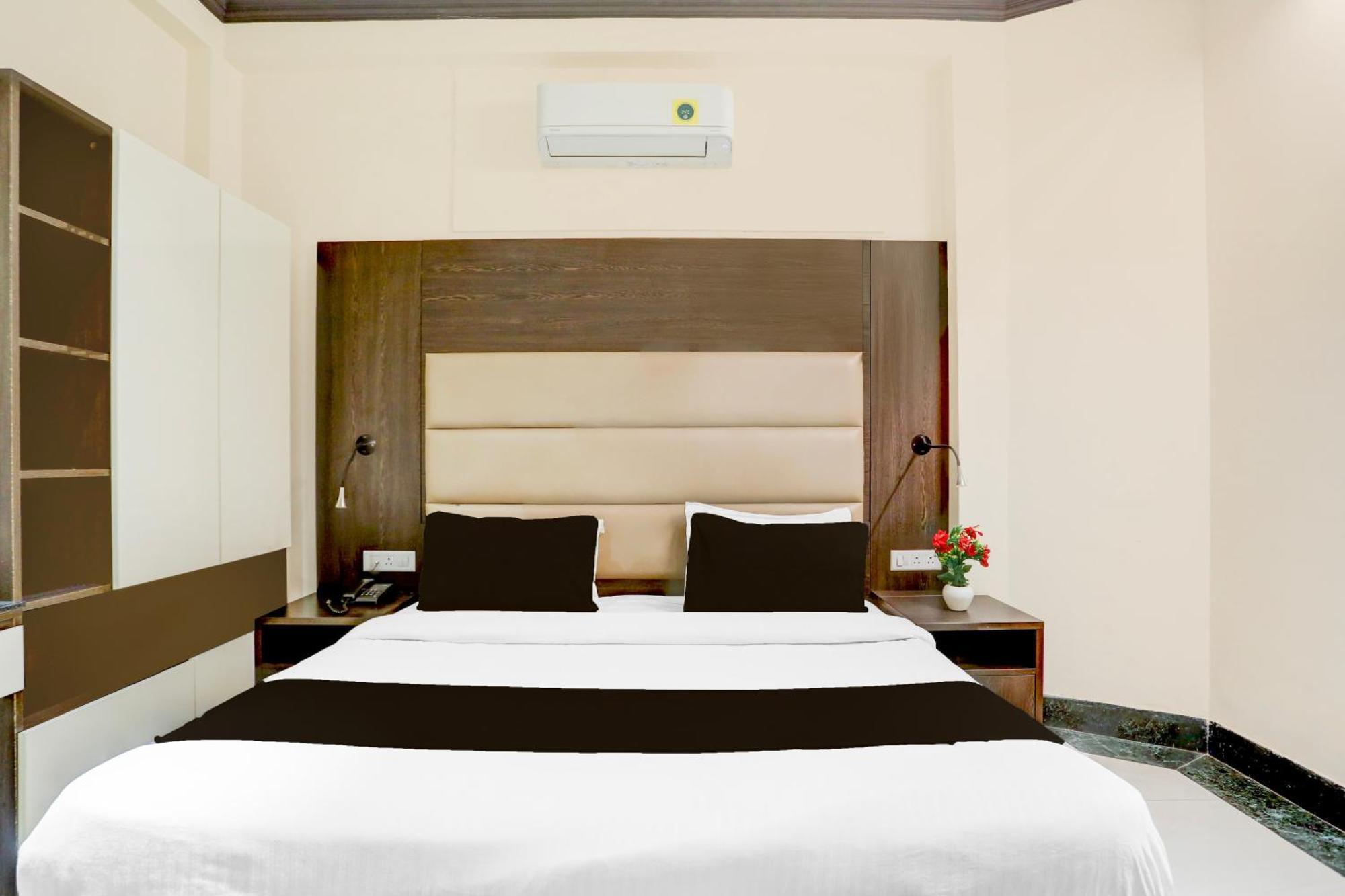 Super Townhouse Sushant Lok Phase 1 Formerly Hotel Neven Gurgaon Dış mekan fotoğraf