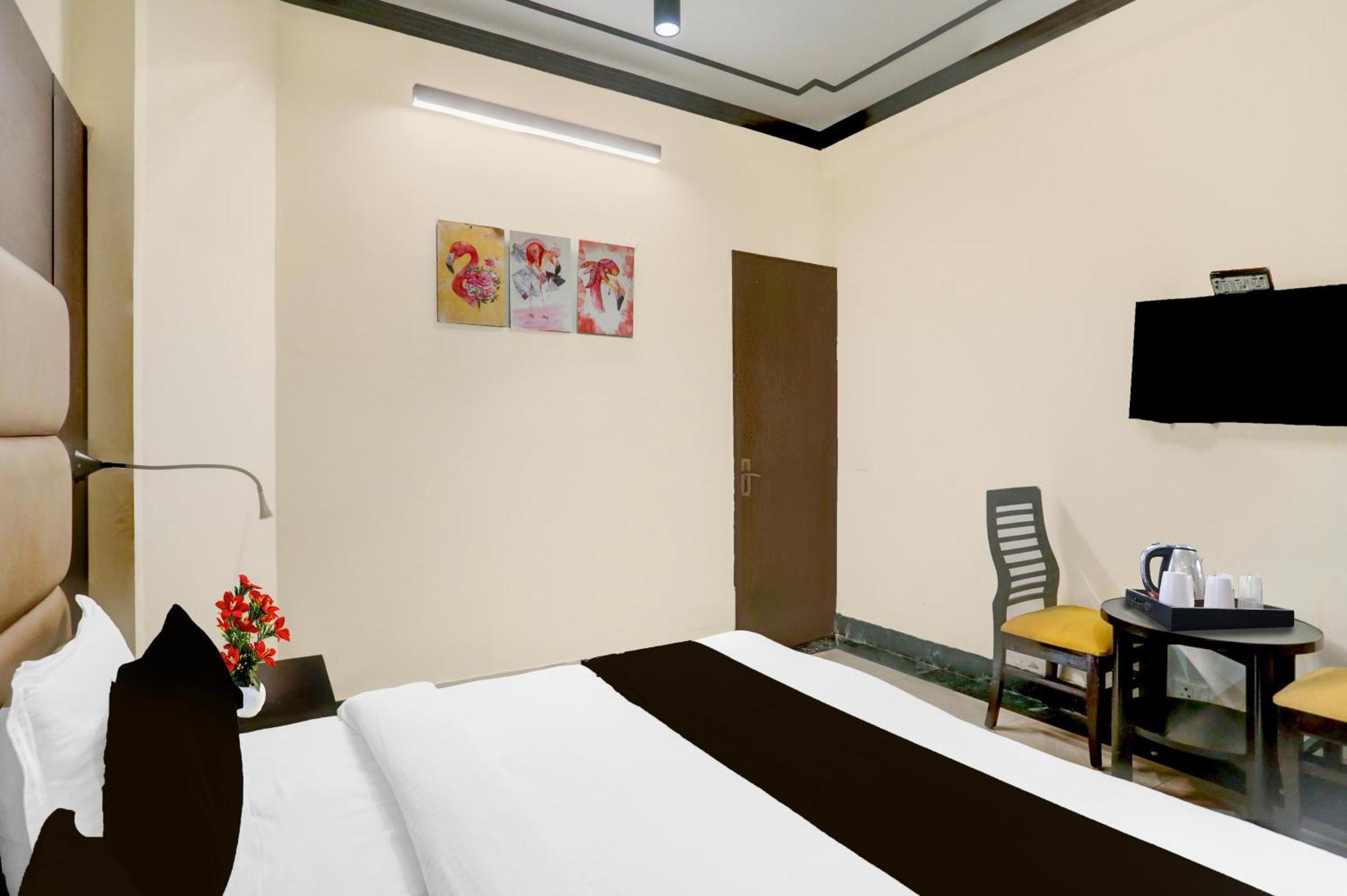 Super Townhouse Sushant Lok Phase 1 Formerly Hotel Neven Gurgaon Dış mekan fotoğraf