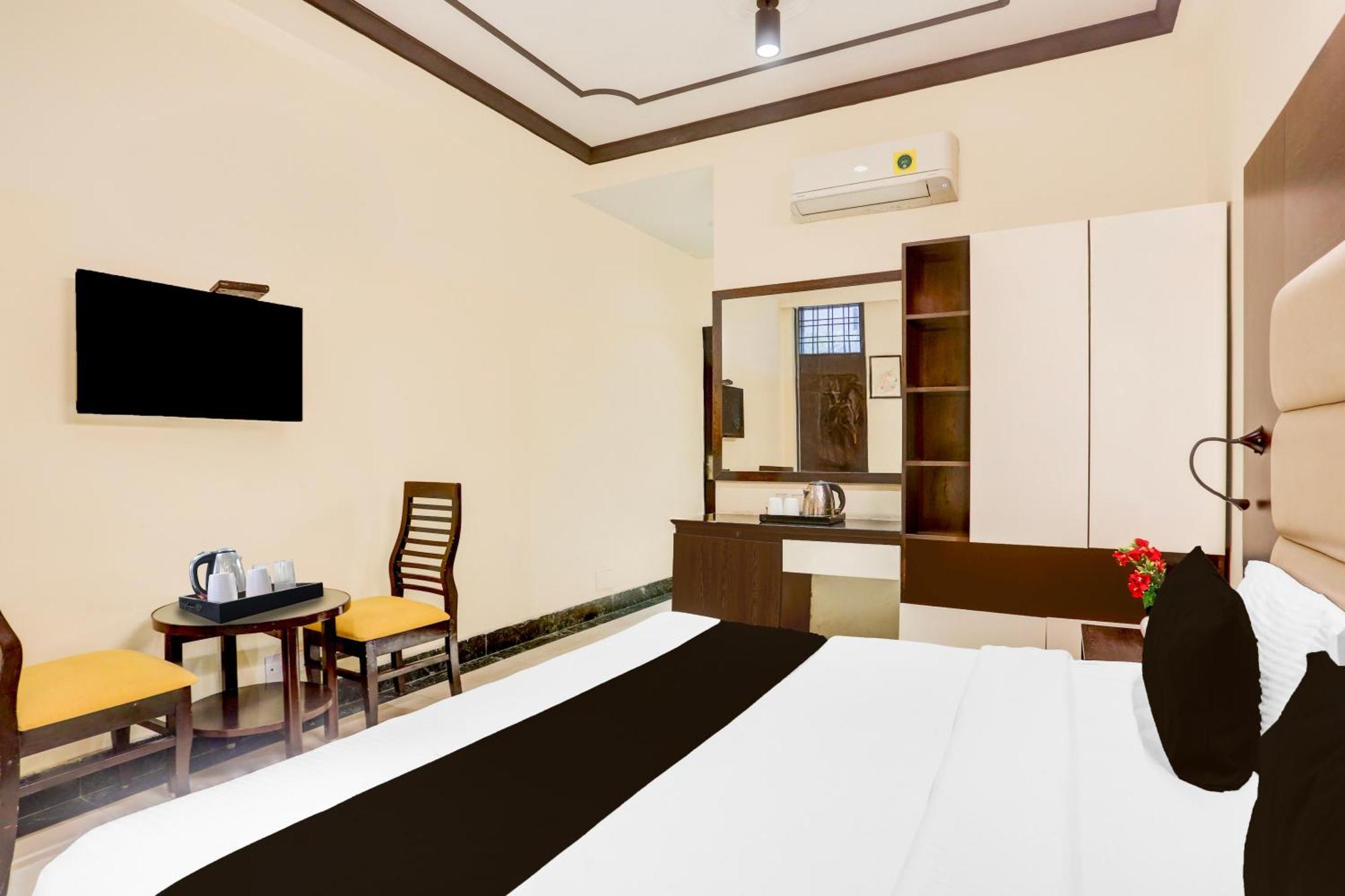 Super Townhouse Sushant Lok Phase 1 Formerly Hotel Neven Gurgaon Dış mekan fotoğraf