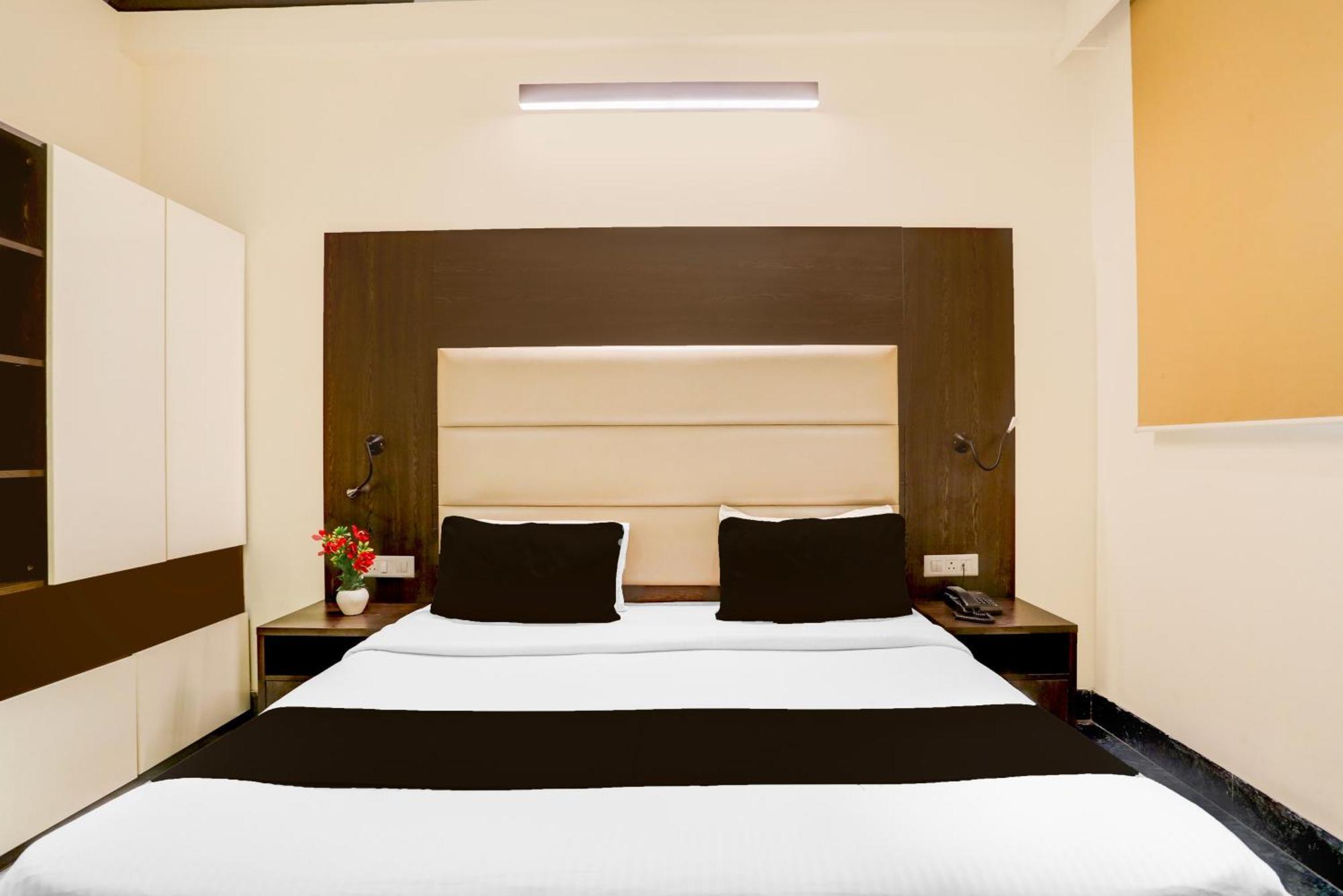 Super Townhouse Sushant Lok Phase 1 Formerly Hotel Neven Gurgaon Dış mekan fotoğraf