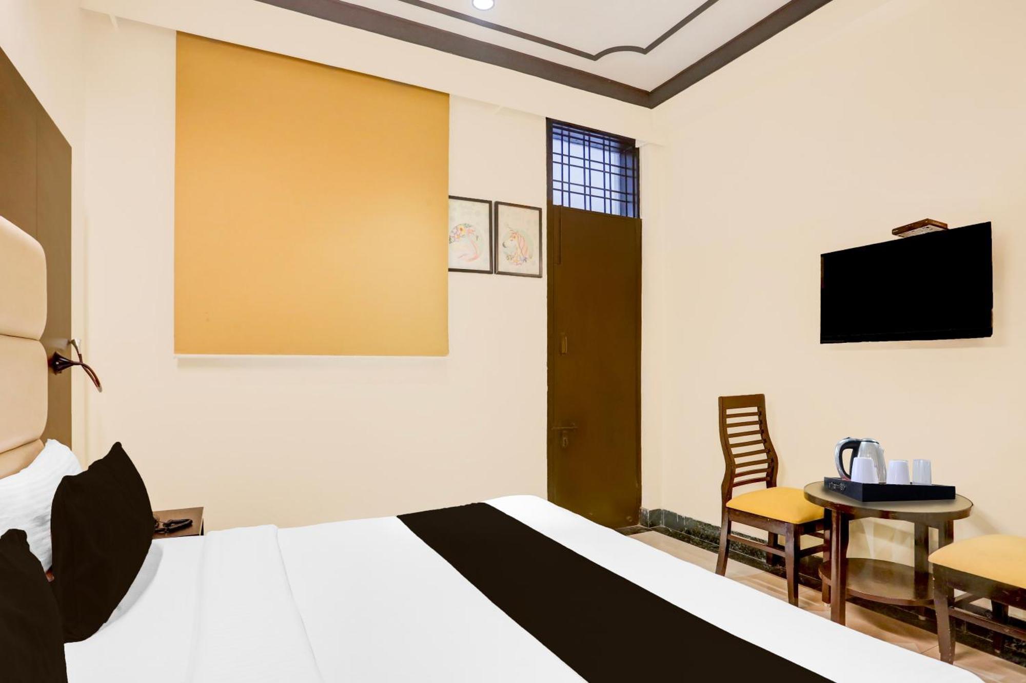 Super Townhouse Sushant Lok Phase 1 Formerly Hotel Neven Gurgaon Dış mekan fotoğraf