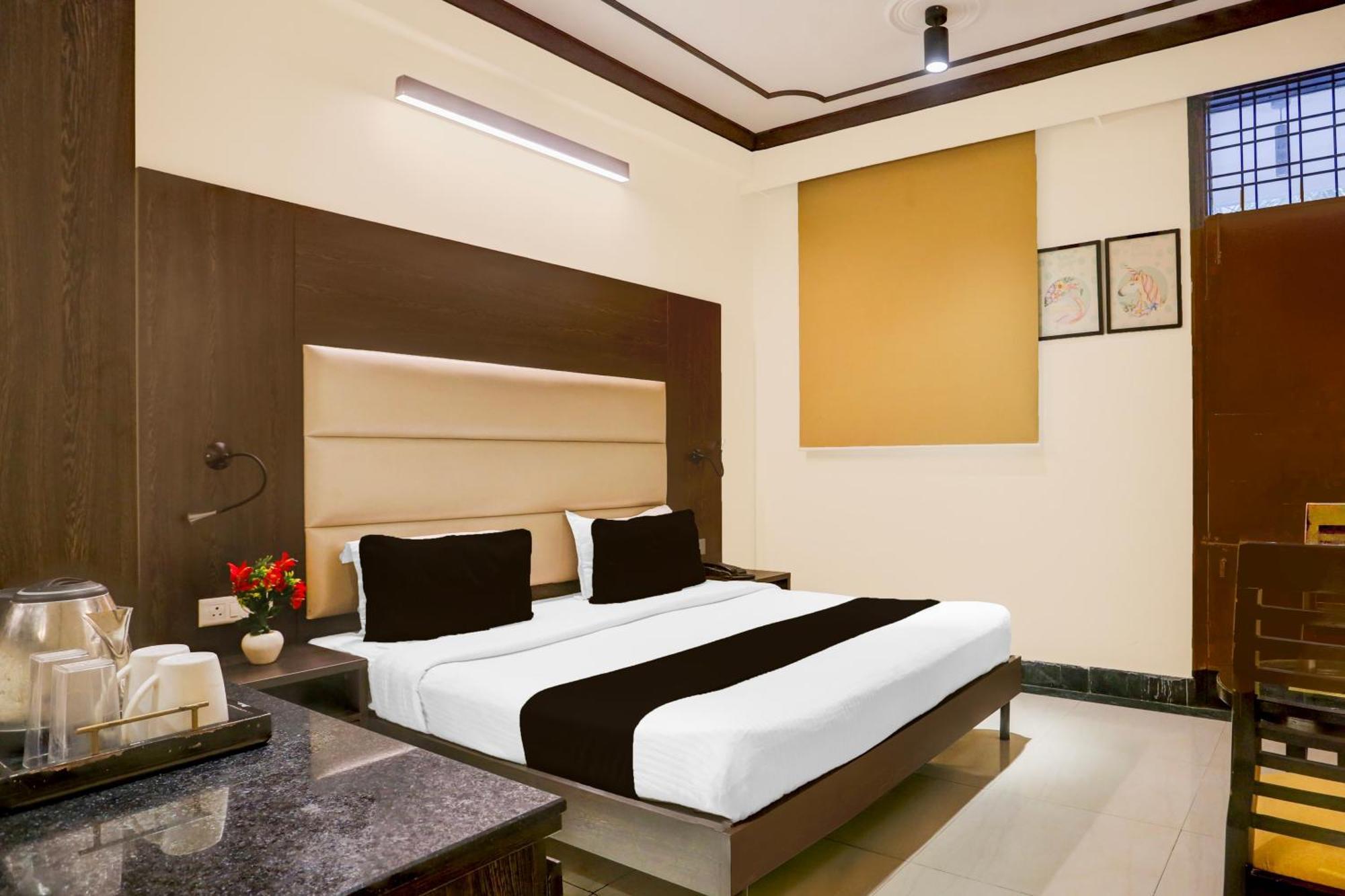 Super Townhouse Sushant Lok Phase 1 Formerly Hotel Neven Gurgaon Dış mekan fotoğraf