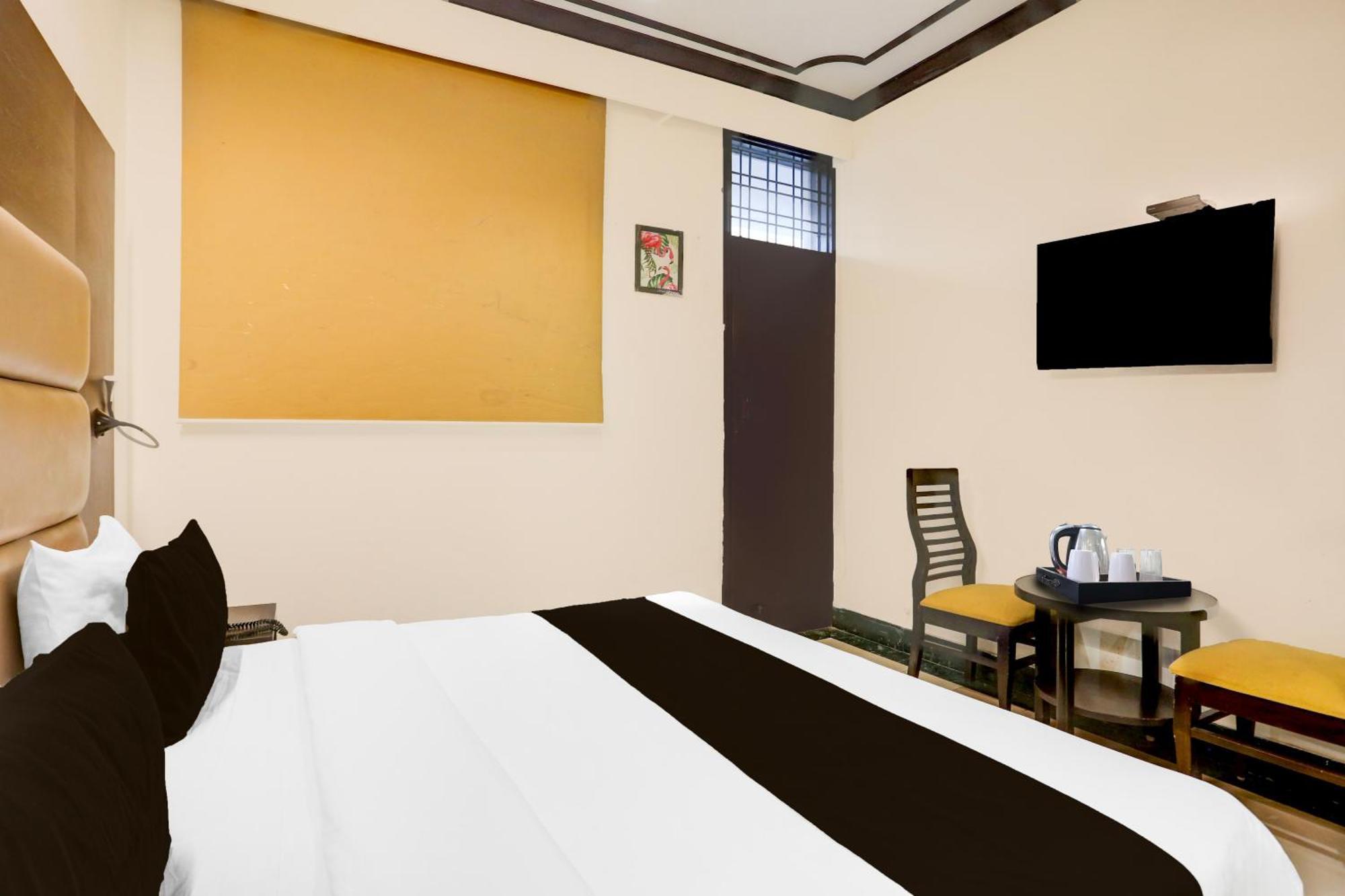 Super Townhouse Sushant Lok Phase 1 Formerly Hotel Neven Gurgaon Dış mekan fotoğraf