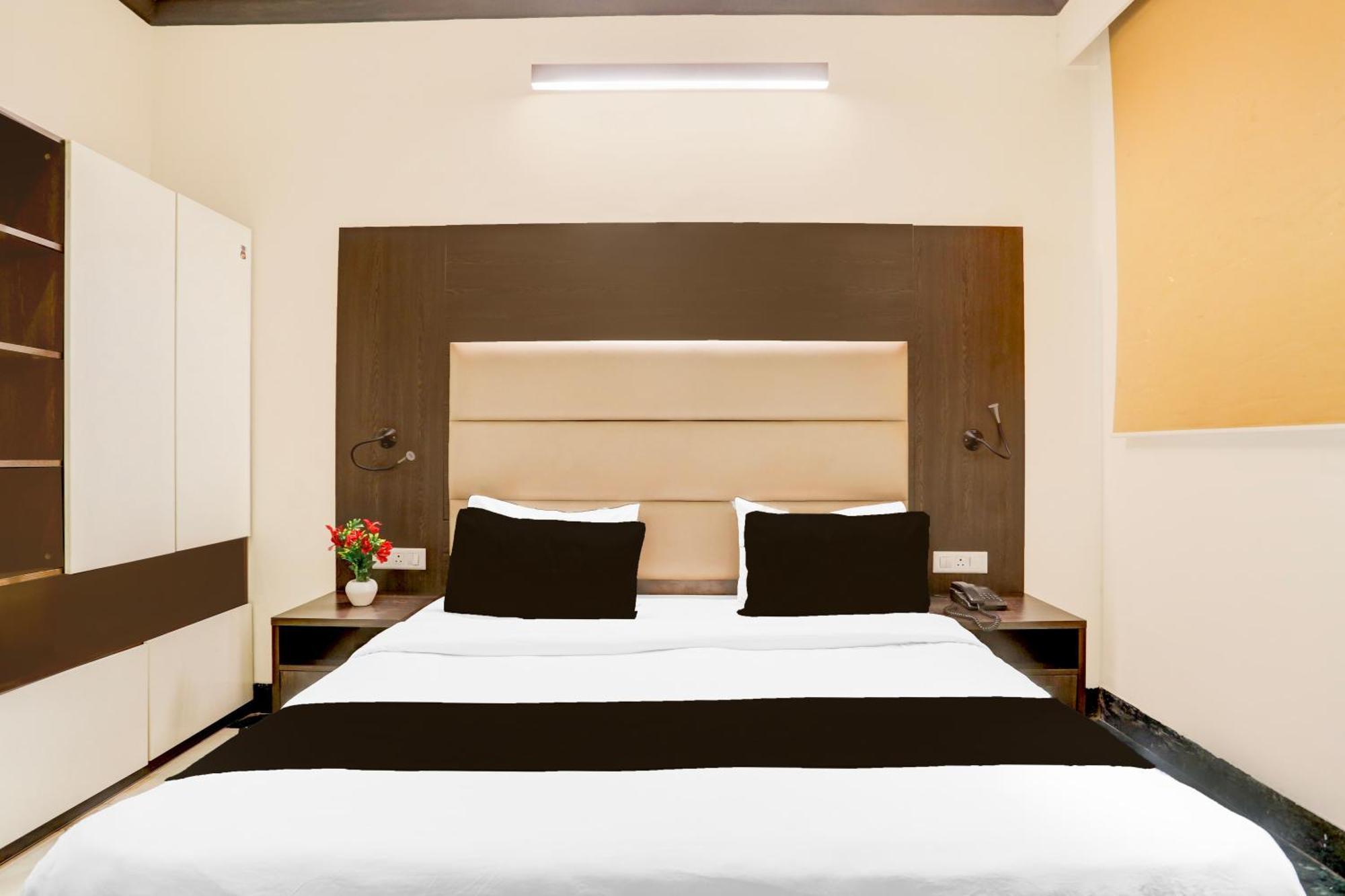 Super Townhouse Sushant Lok Phase 1 Formerly Hotel Neven Gurgaon Dış mekan fotoğraf